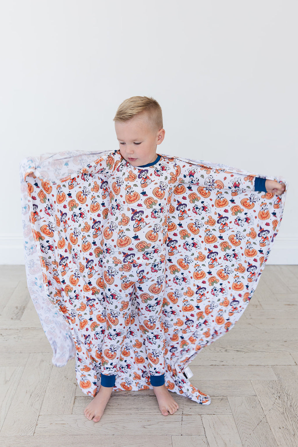 HOWL-O-WEEN- Set